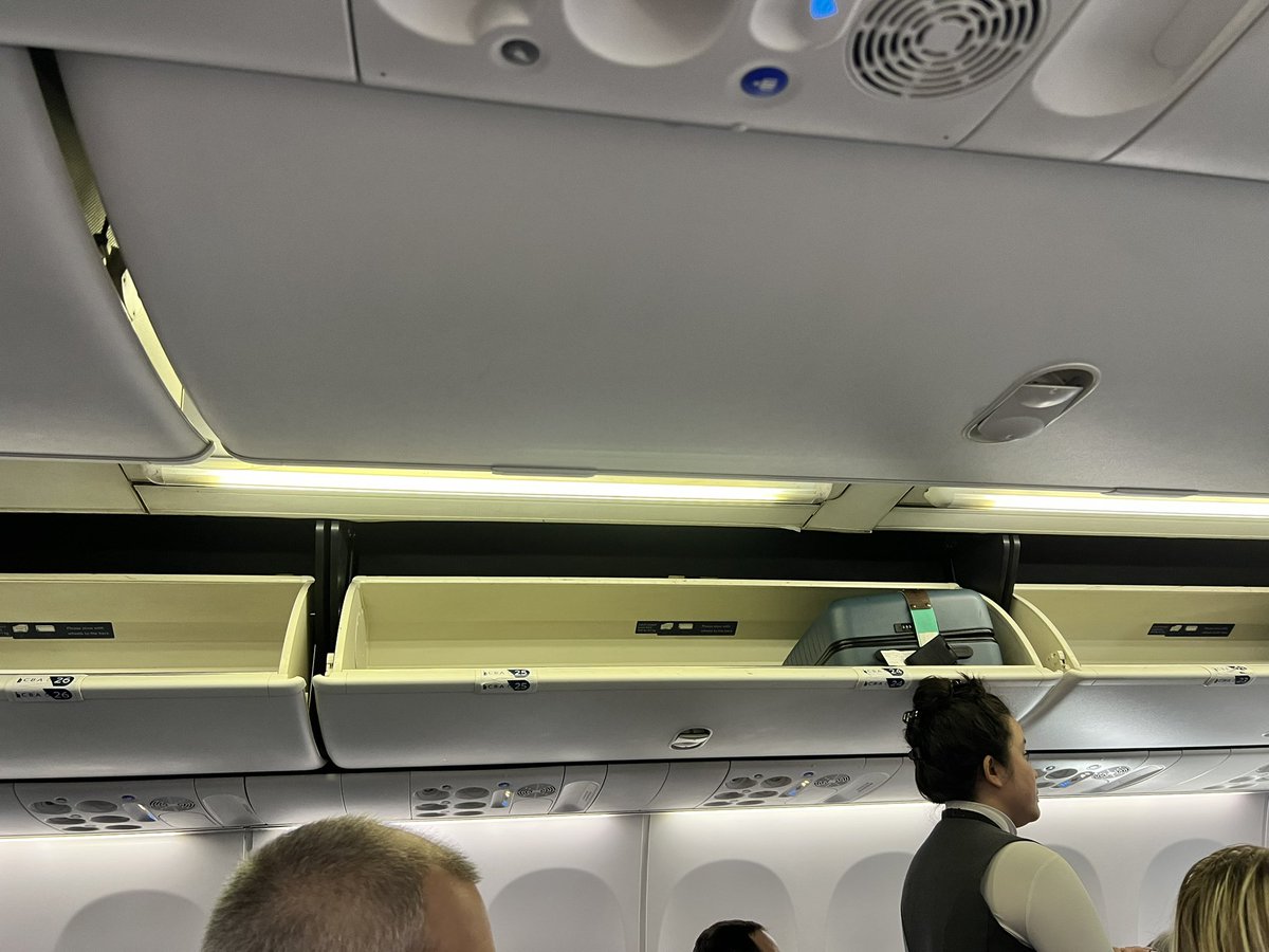 _DCAndres's tweet photo. Come on @Delta — was it really necessary to force gate-check even Main boarding zone passengers? Kind of ridiculous. Do we need more FAA prescriptive regulations added to FAA Reauth? (DL2613) https://t.co/MwFDmbYY2H