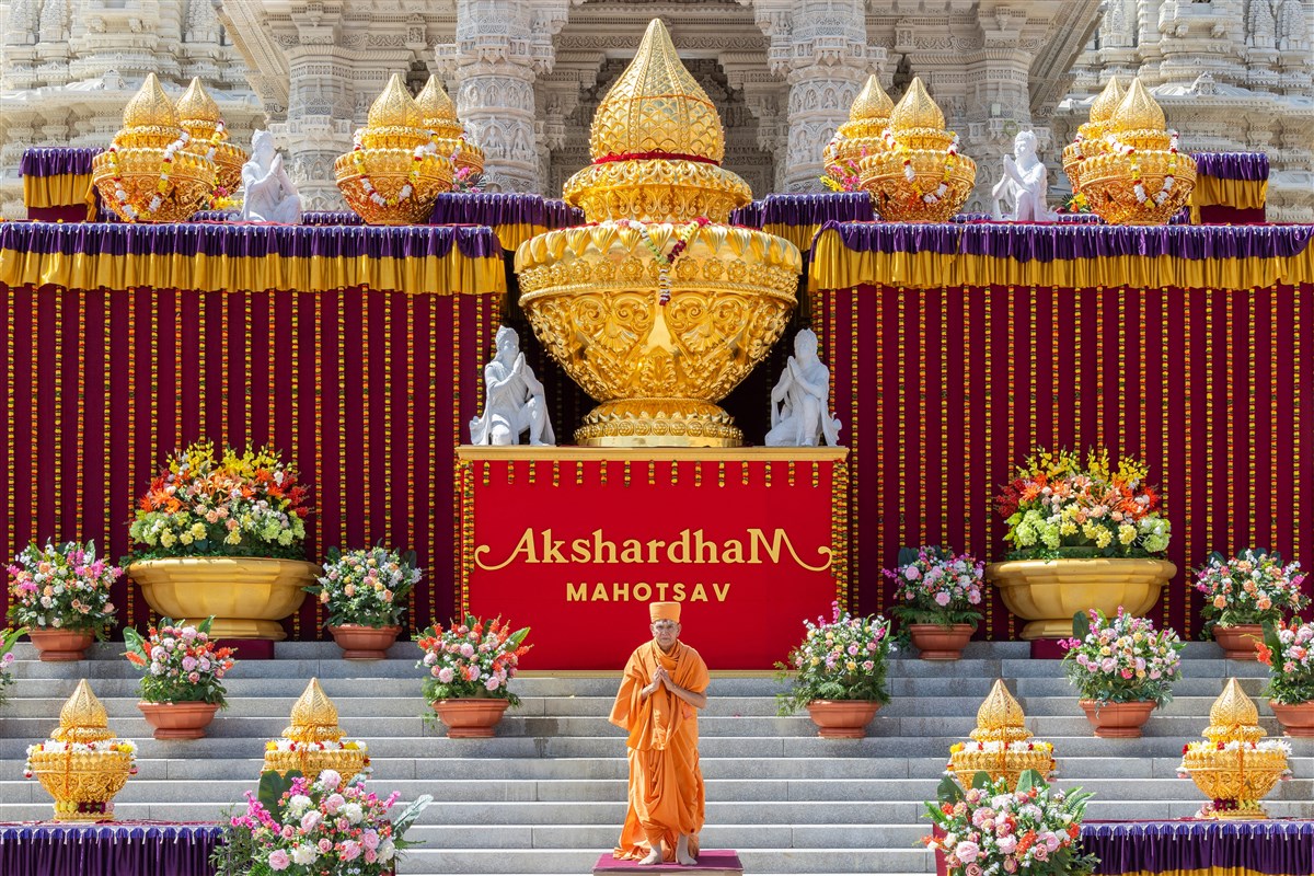 BAPS's tweet photo. BAPS Swaminarayan Akshardham Kalash Pujan Ceremony, Robbinsville, NJ, USA https://t.co/9pO29zvqDy https://t.co/XGrzuZHTZU