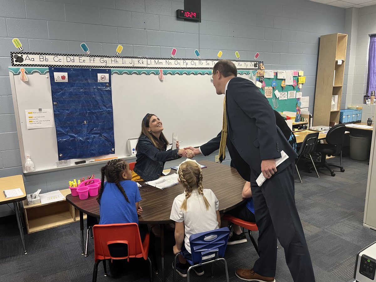 SCPPS's tweet photo. 📣 Louisiana State Superintendent Dr. Cade Brumley visited New Sarpy Elementary School today, focusing on our literacy initiatives. #LiteracyFirst #ExpectExcellence #ALLIN 📚 @NSE_Mudbugs @La_Believes https://t.co/MFc2hGG3ew