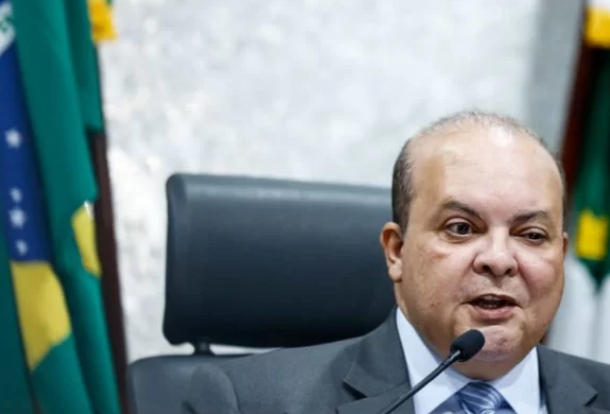 Metropoles's tweet photo. ➡️ Defesa de Ibaneis pede a Moraes arquivamento do inquérito sobre 8/1
Advogados do governador do Distrito Federal, Ibaneis Rocha, pediram ao ministro do STF Alexandre de Moraes arquivamento de investigação
Leia na coluna #GrandeAngular: https://t.co/67EV6LvZou https://t.co/MgGJunu85c