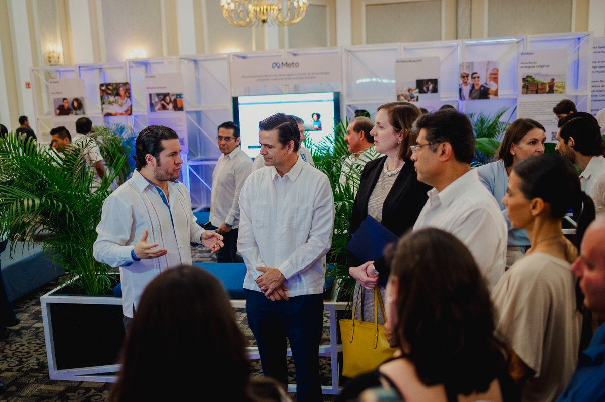 DesEconomicoOax's tweet photo. Estuvimos presentes en la inauguración de #MetaDaySureste, encuentro donde más de 700 MiPyMes emprendedores y miembros de la economía creativa tienen acceso a capacitaciones, brindadas por expertos en las tecnologías de @Meta. https://t.co/5EZuHAkJp5