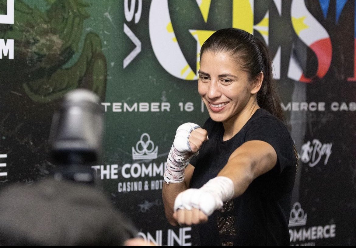 BoxingMBeauty's tweet photo. #MediaWorkOut
Unified World Champ @YokaValle with Coach Gee ahead of her September 16 fight against Maria Santizo in Los Angeles, CA
📸 Fighters Fight Media https://t.co/mYJvQb4vtP