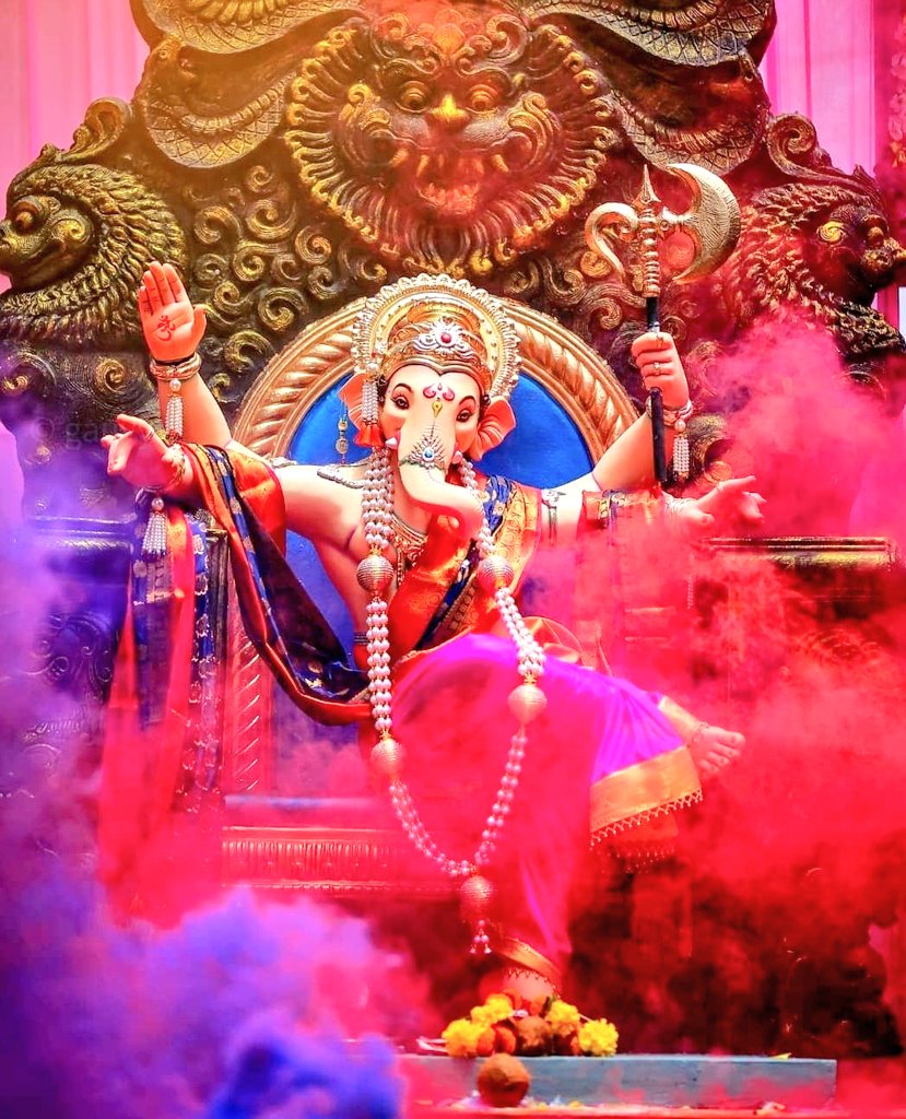 Iskcon__india's tweet photo. "वक्रतुण्ड महाकाय सूर्यकोटि समप्रभ।
 निर्विघ्नं कुरु मे देव सर्वकार्येषु सर्वदा ॥"

ॐ गं गणपतये नमः 🚩🚩 https://t.co/VBoWHcT2PL