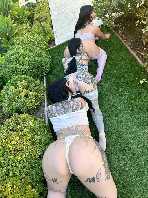 2 pic. human centipede (2023) @Hon3yxmilk @TheDollChanel https://t.co/LfBWy8kqvR