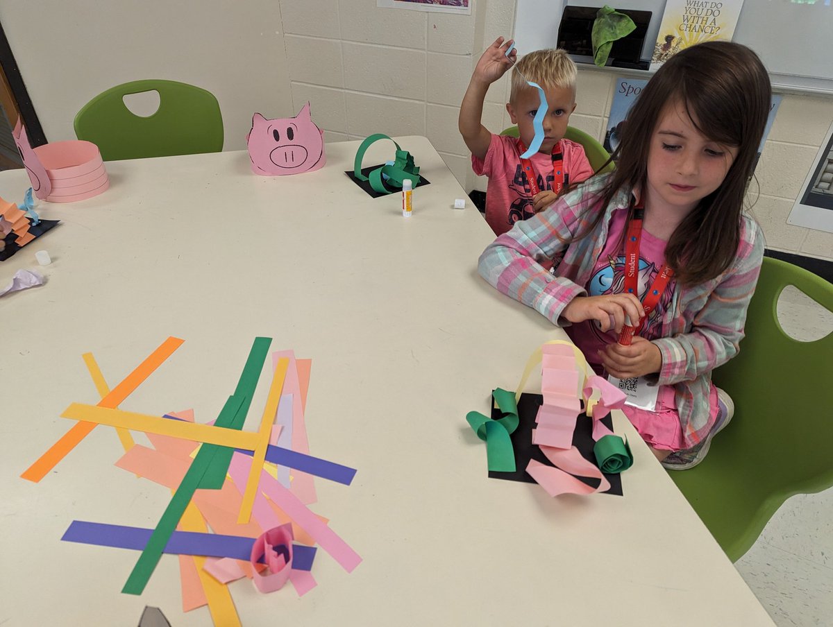 A Kindergarten classic...Paper line sculpture! #BulldogBest #steAm