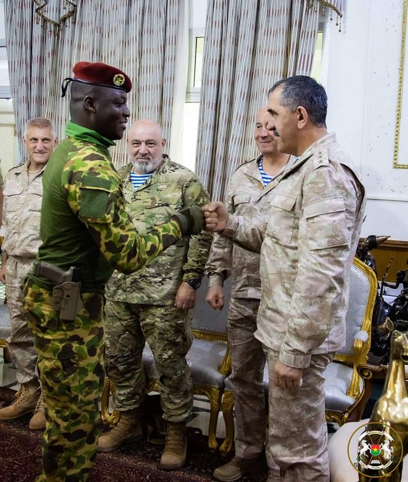 Axe Ouagadougou-Moscou: une délégation russe conduite par le Vice-Ministre de la Défense de la Fédération de Russie, le Colonel-général Younous-Bek EVKOUROV a échangé ce jeudi avec le capitaine Ibrahim TRAORÉ.  La coopération militaire au coeur de la rencontre.