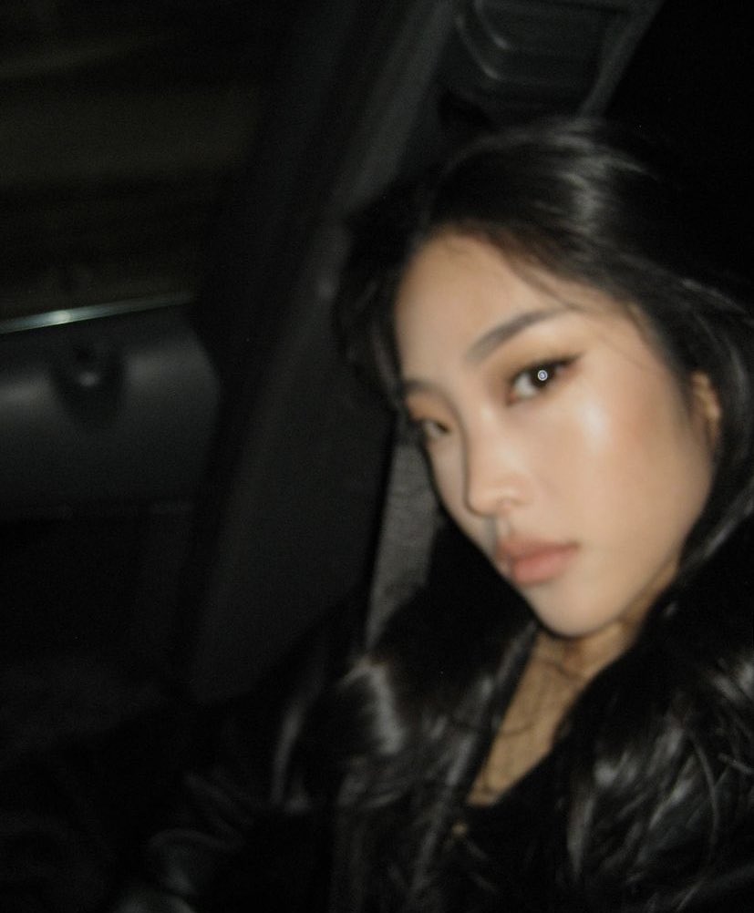 coisas inúteis sobre mim:

altura — 1,65
tamanho do pé — 36
signo — capricórnio
tatuagens — zero😓
piercings —  2
cor fav — verde, roxo e preto.
série fav — pll &amp; teen wolf.
comida fav — lasanha e pizza.
bebida fav — coca cola.