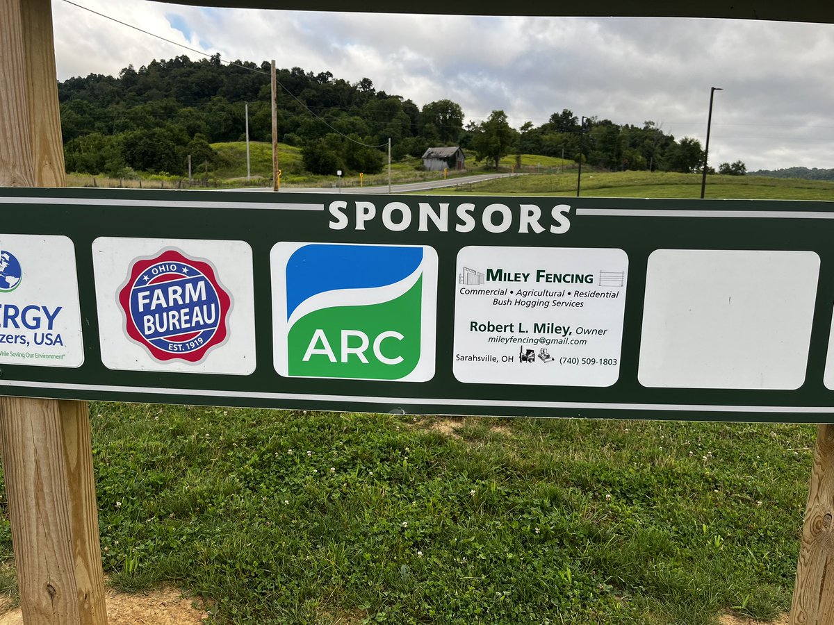 NLSD_Huck's tweet photo. Student interns installed the newest sponsor signs at Green Acres @shenandoah_ffa . Thank you to all those who make learning opportunities possible @NobleLocal_SD. 

#STEM #AgEdu #NobleImpact https://t.co/rXARQosjDM