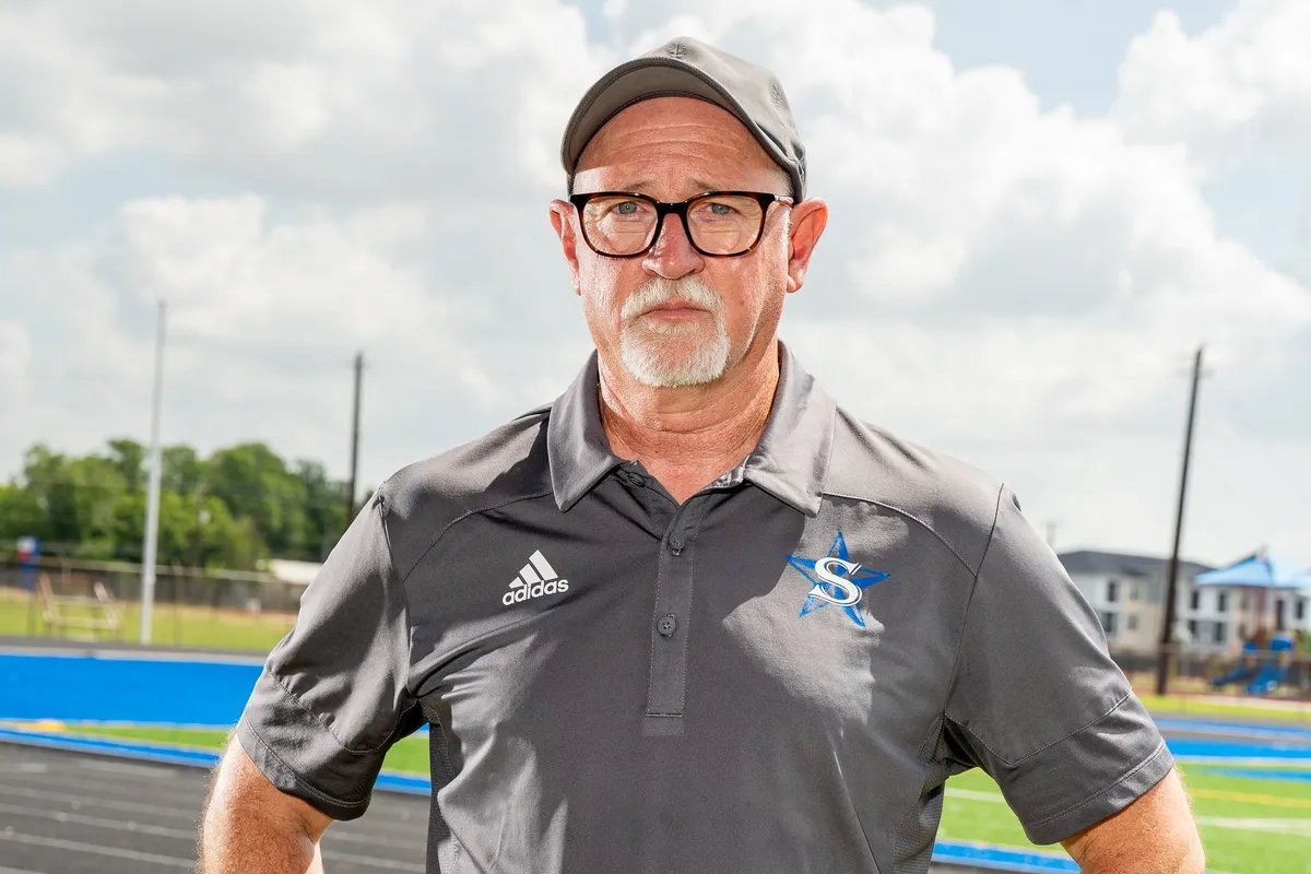 vypehouston's tweet photo. VYPE Coaches Corner: Baytown Sterling Cross Country Coach Ron McDowell👟

VYPE caught up with @RSS_Rangers Cross Country Coach Ron McDowell at the @GCCISD Fall 2023 Media Day, discussing the ensuing season and more!

WATCH:https://t.co/8h6OBoYiFC