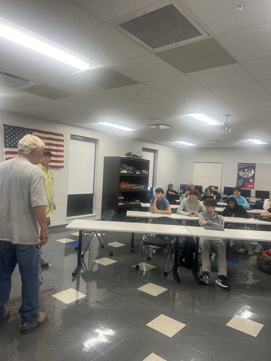 caldwell_atc's tweet photo. You just never know what amazing things our students may be doing on a daily basis‼️

🔵 Gummy Bear Dissections 
🔵 Guest Speakers
🔵 Welding &amp; Simulations
🔵 Automotive Diagnostics

#CRCC #kentuckytech

@CaldwellSchools @lyonkyschools @CrittCoSchools @TriggCoHigh https://t.co/Hekp7N2JyV