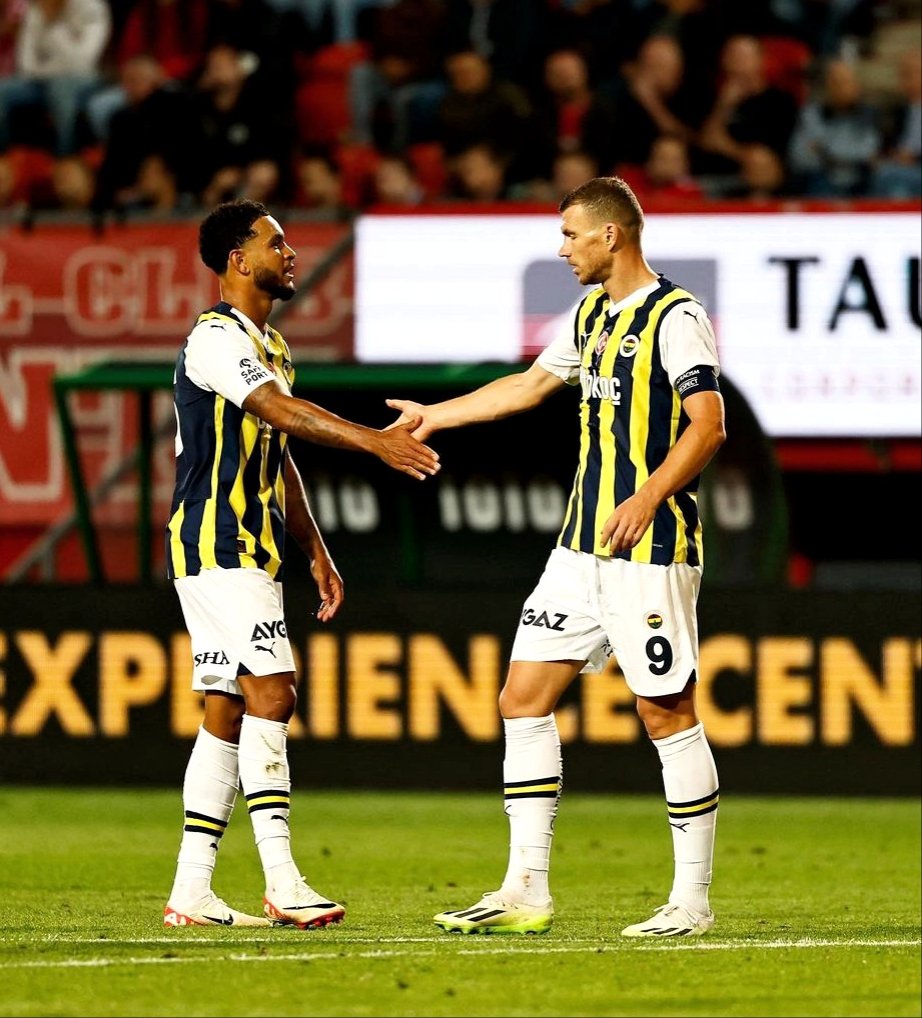 FenerAybo's tweet photo. 💛Galibiyet Şerefine Rekor Takipleşme 💙

🔥Yoruma GT yaz  
🔥Bu tweeti beğen
🔥RT yap daha çok kişiye ulaşsın

 #TWEvFB #UECL Adanademirspor #BJKvDK Becao Kim   #UCLdraw Kopenhag Manchester United #UEFAchampionsleague Bayern Münih Manu Joschua King Aboubakar Dzeko
Abidal https://t.co/L0pNv4mSt0