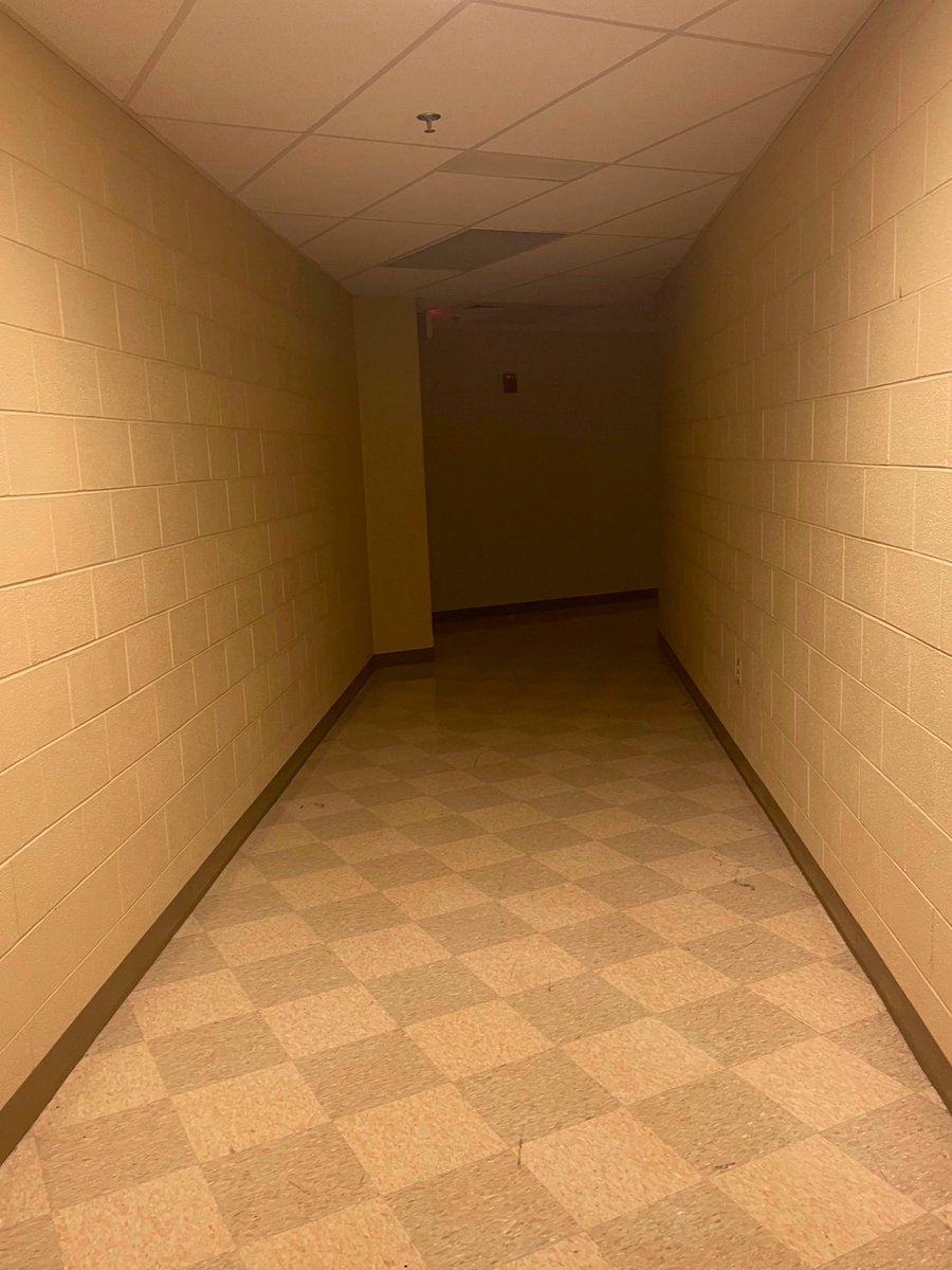 SimMattically's tweet photo. pov: you're exploring the high school in The Sims 4 High School Years https://t.co/roR2LRA2i1