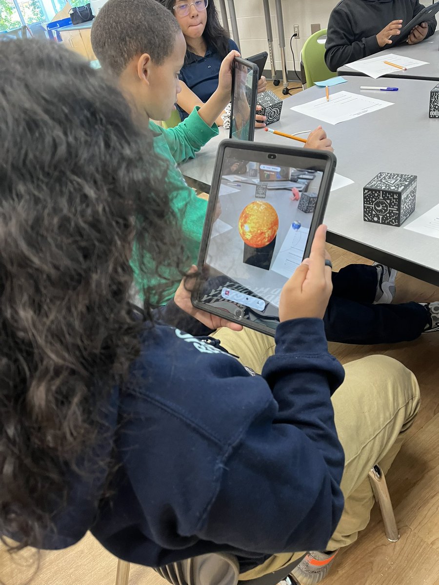 𝕂𝕒𝕥𝕚𝕖 𝔼𝕟𝕟𝕖𝕜𝕚𝕟𝕘 tweet media