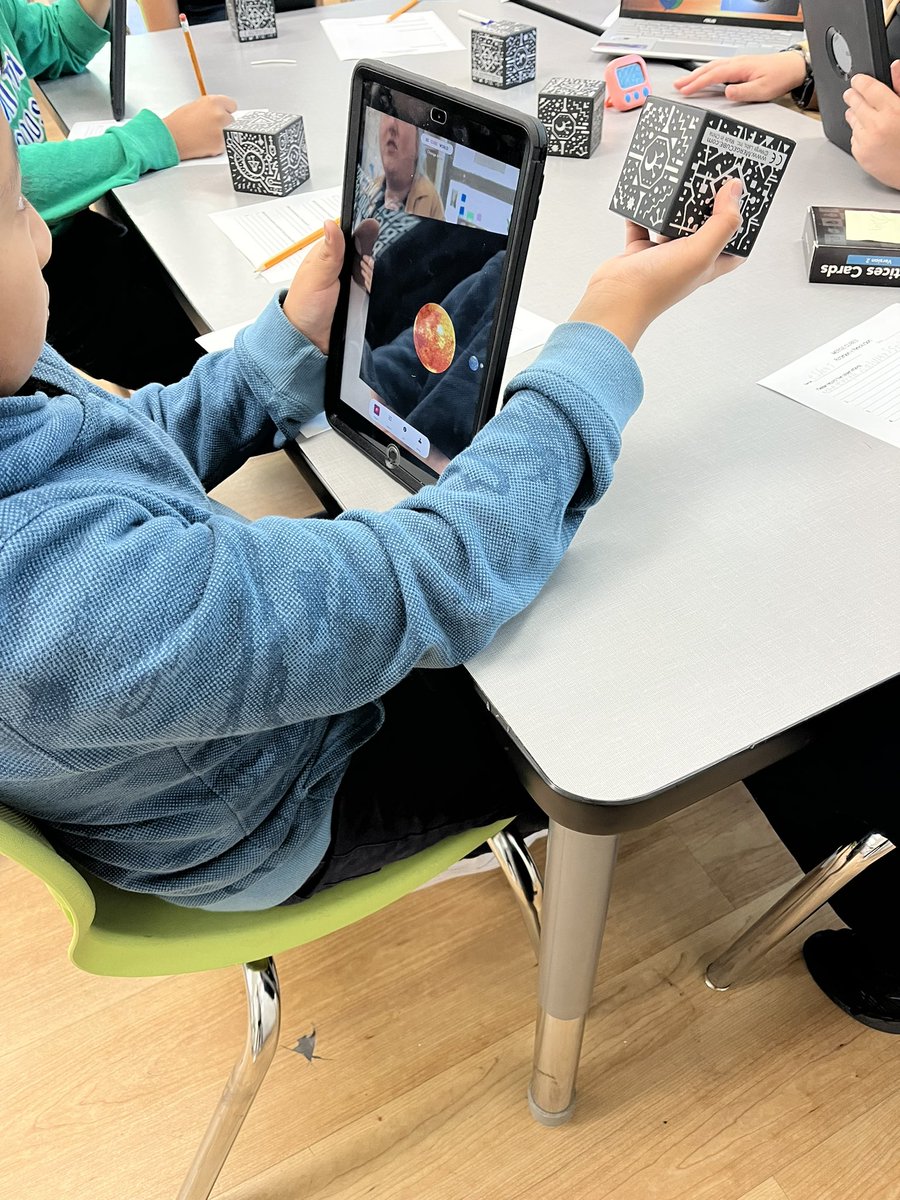 𝕂𝕒𝕥𝕚𝕖 𝔼𝕟𝕟𝕖𝕜𝕚𝕟𝕘 tweet media