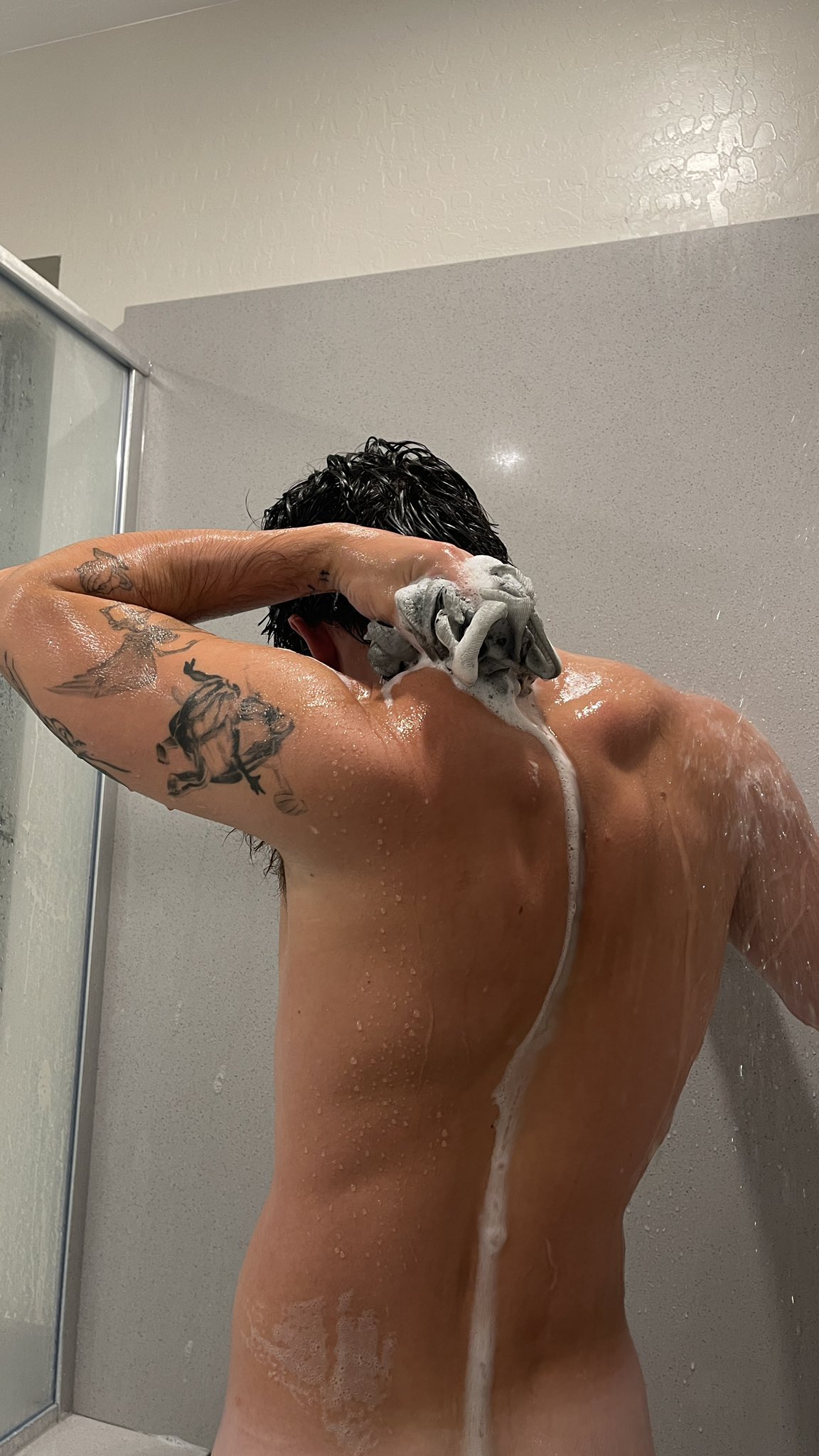 Tony Lopez on X: The showers before bed >> t.copZGc9jc4t8  t.cogTVHGSYNi3  X