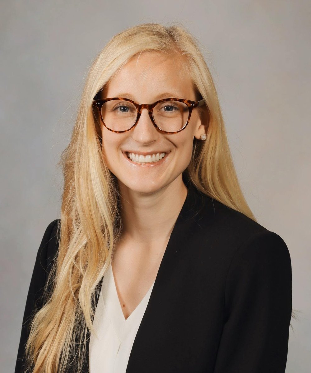 Hi #MedTwitter! I'm Annie, MS4 @MayoClinicSOM and I am pumped to be applying #IM for #Match2024! I am passionate about #hemeonc 🩸, #palliative 🫂 , & #research 🔬 - if you can't find me running stats on an #mmsm trial or rounding in the ICU, I'm probably playing soccer ⚽