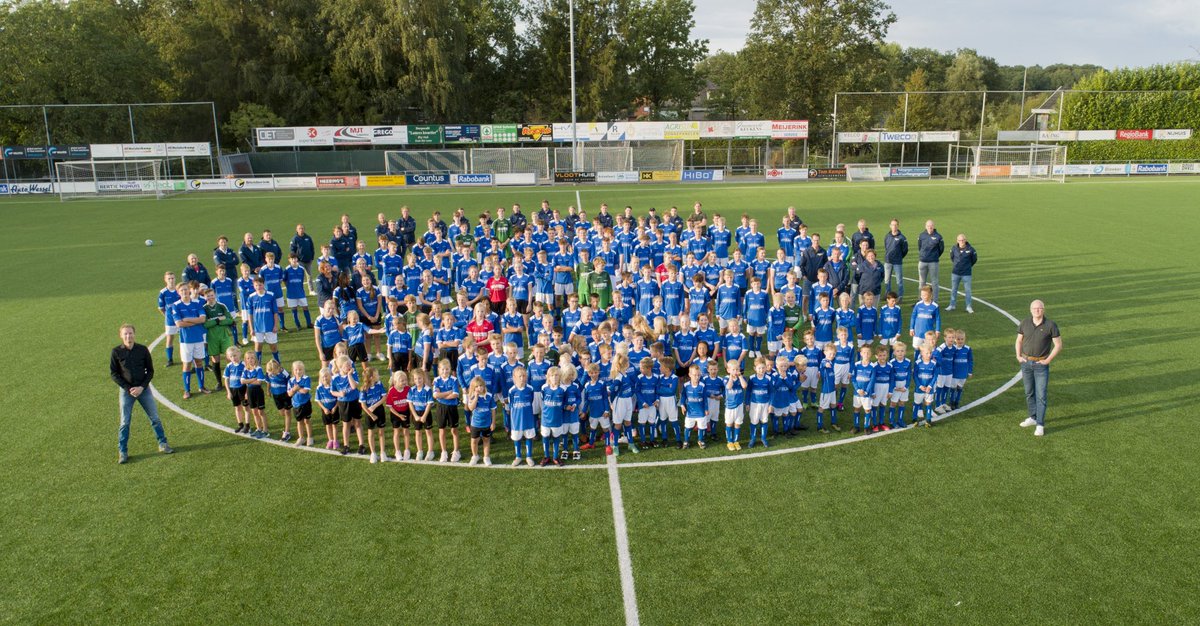 Jeugdafdelingen handbal en voetbal van <a href="/SVdeLutte/">SVDeLutte</a> in nieuwe tenues door <a href="/Lutterzand/">Paviljoen Lutterzand</a>, @LansingUnitra en <a href="/SPARSchreur/">SPAR Schreur</a> Meer INFO: delutte.com/nieuws/nieuwe-…