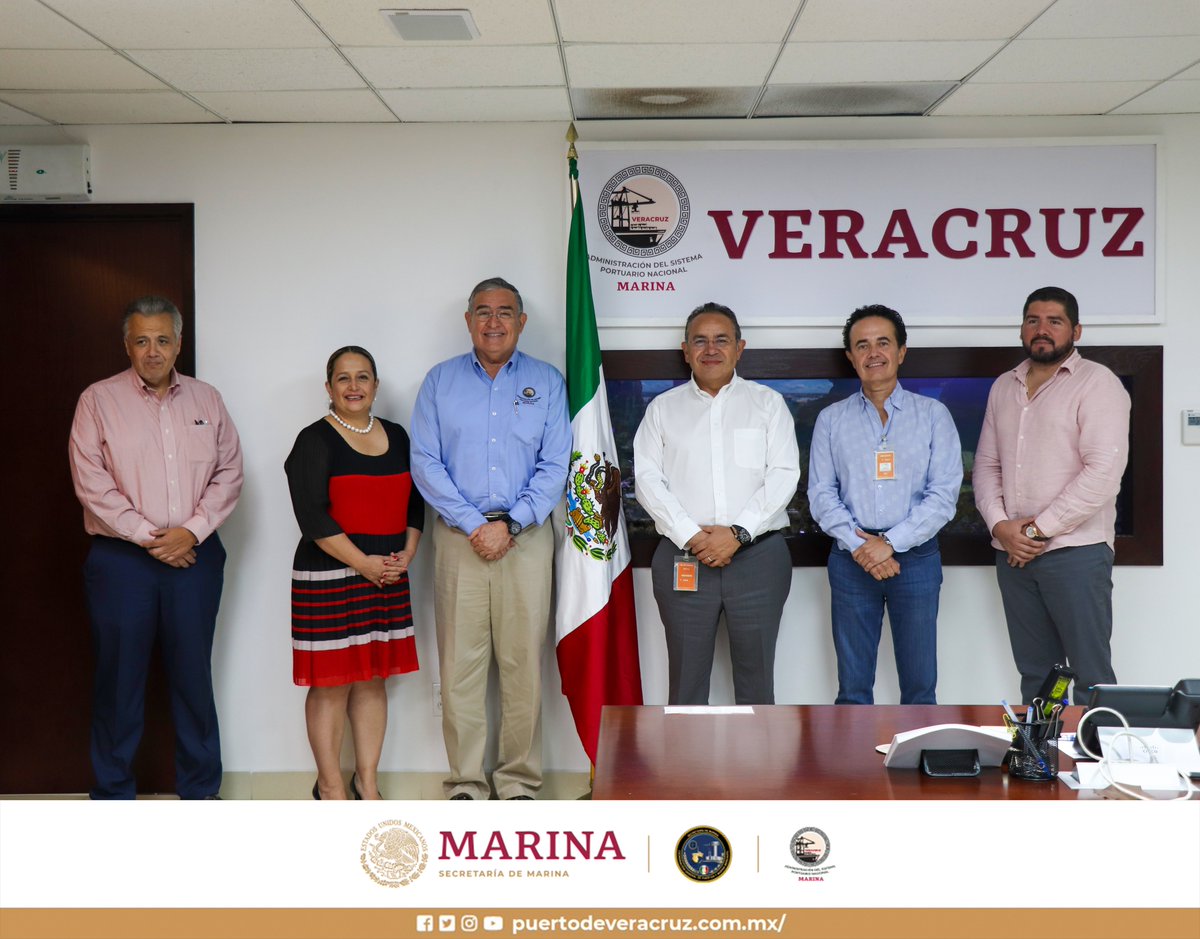 ASIPONAVER's tweet photo. #Entérate el día de hoy el Alm. Romel Ledezma Director de ASIPONAVer recibió la importante visita del Ing. Miguel Ángel Martínez Millán, Presidente de @canacarmexico, quienes representan 150 mil empresas de autotransporte a nivel nacional https://t.co/8CiIr1g5ra