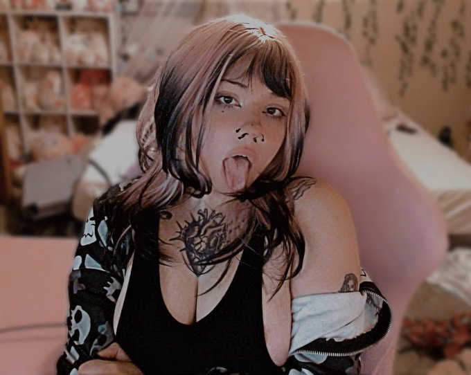 Webcam photos 🖤 https://t.co/guT8x0eiLn