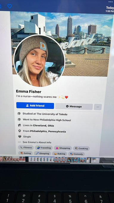PLEASE IF EVERYONE CAN DO ME A FAVOR AND REPORT THIS ACCOUNT! this account has been pretending to be<a href="/tag/tsumicon"class="tags"><span>#tsumicon</span></a>