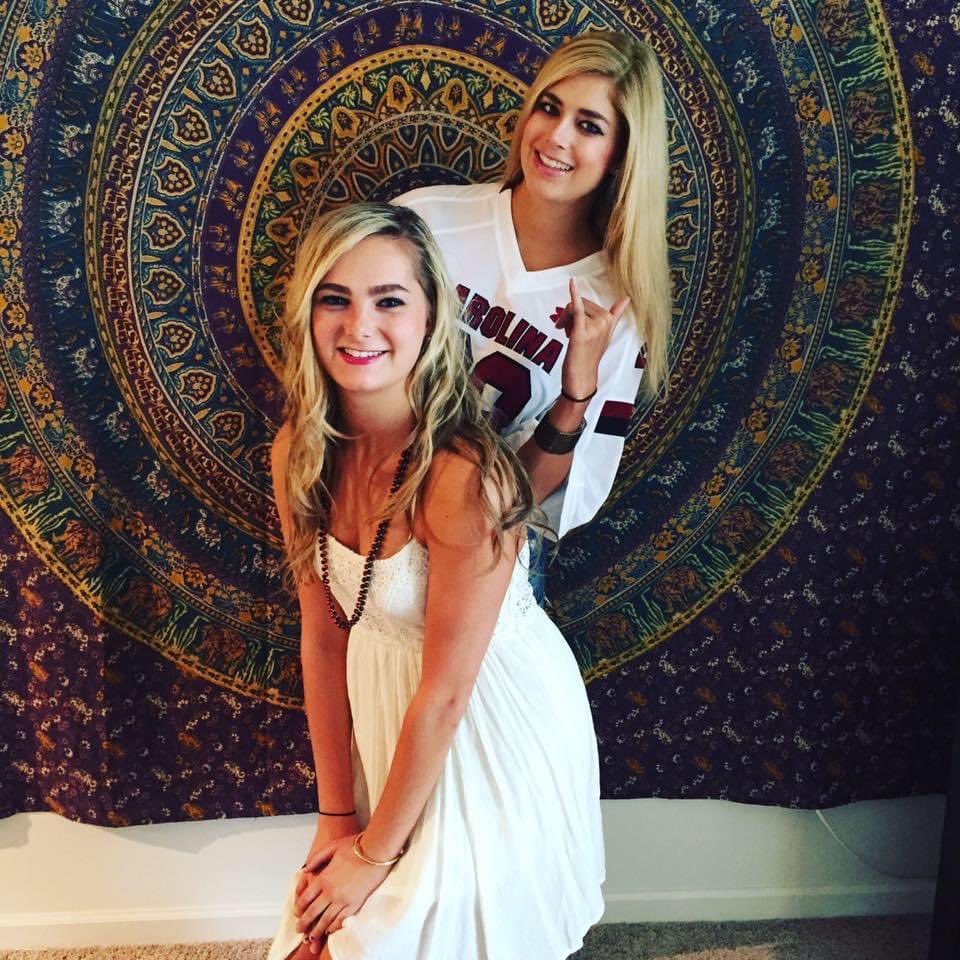 katysolt's tweet photo. Tonight at 7:30, our Battle of Carolinas special is airing on @ABCNews4! I’ll be cheering on the #Gamecocks this weekend up in Charlotte 🤙 Who else is ready for college football?! @GamecockFB @SEisbergWCIV #GoGamecocks #UNCvsUSC https://t.co/okEYqbNDVZ