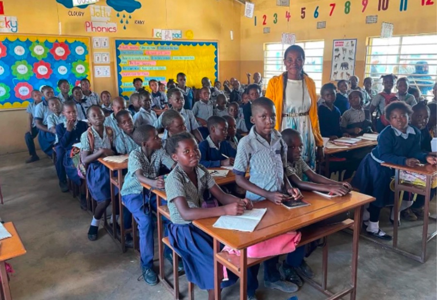 We celebrated a handover this summer at the Kapoto Primary school where the children got to see their new classrooms, desks, books and a basketball court to play on. Thanks to your support, we helped hundreds of young children in this school get a better, and more fun, education.