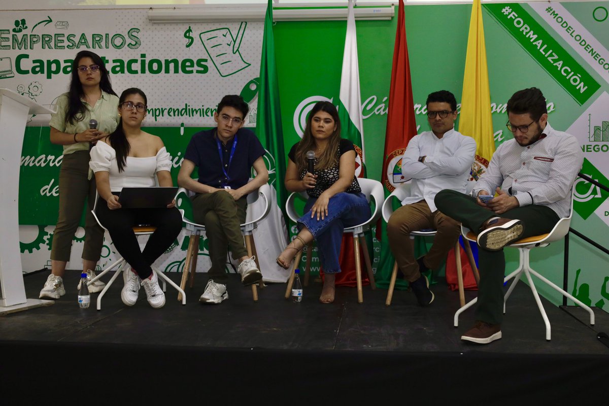 colombiacompra's tweet photo. 📍Arauca, día 3 | Esta última jornada  de la #RutaDeLaDemocratización está dirigida a periodistas, estudiantes, veedores, entes de control y ciudadanía en general, interesada en capacitarse en herramientas que permiten hacer seguimiento a los procesos de contratación pública🧵 https://t.co/xKyOFf2qEs