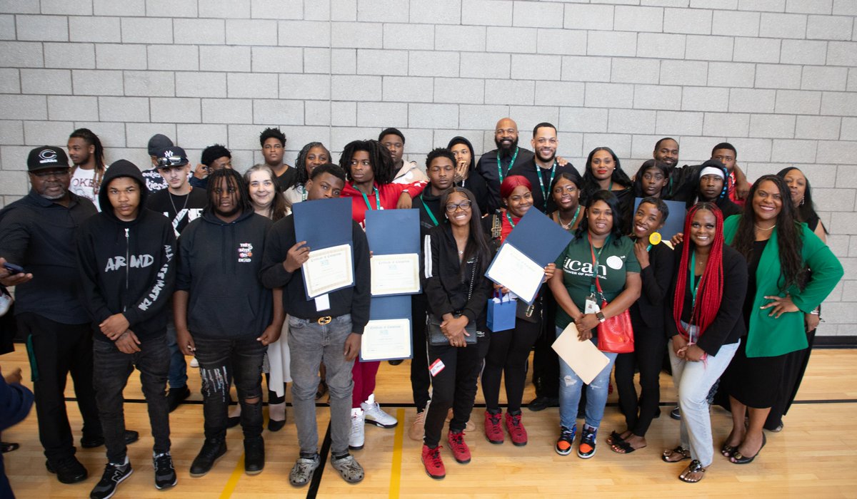 ChiPubSchools's tweet photo. Today, we celebrate the 2023 graduates of the Back to Our Future program. Your unwavering dedication to achieving your goals is truly inspiring. Thanks to our partners @brkthru @YAPInc &amp; @UCANchicago for meeting our youth where they are &amp; supporting them on their academic journey https://t.co/cwSCZjkOoF