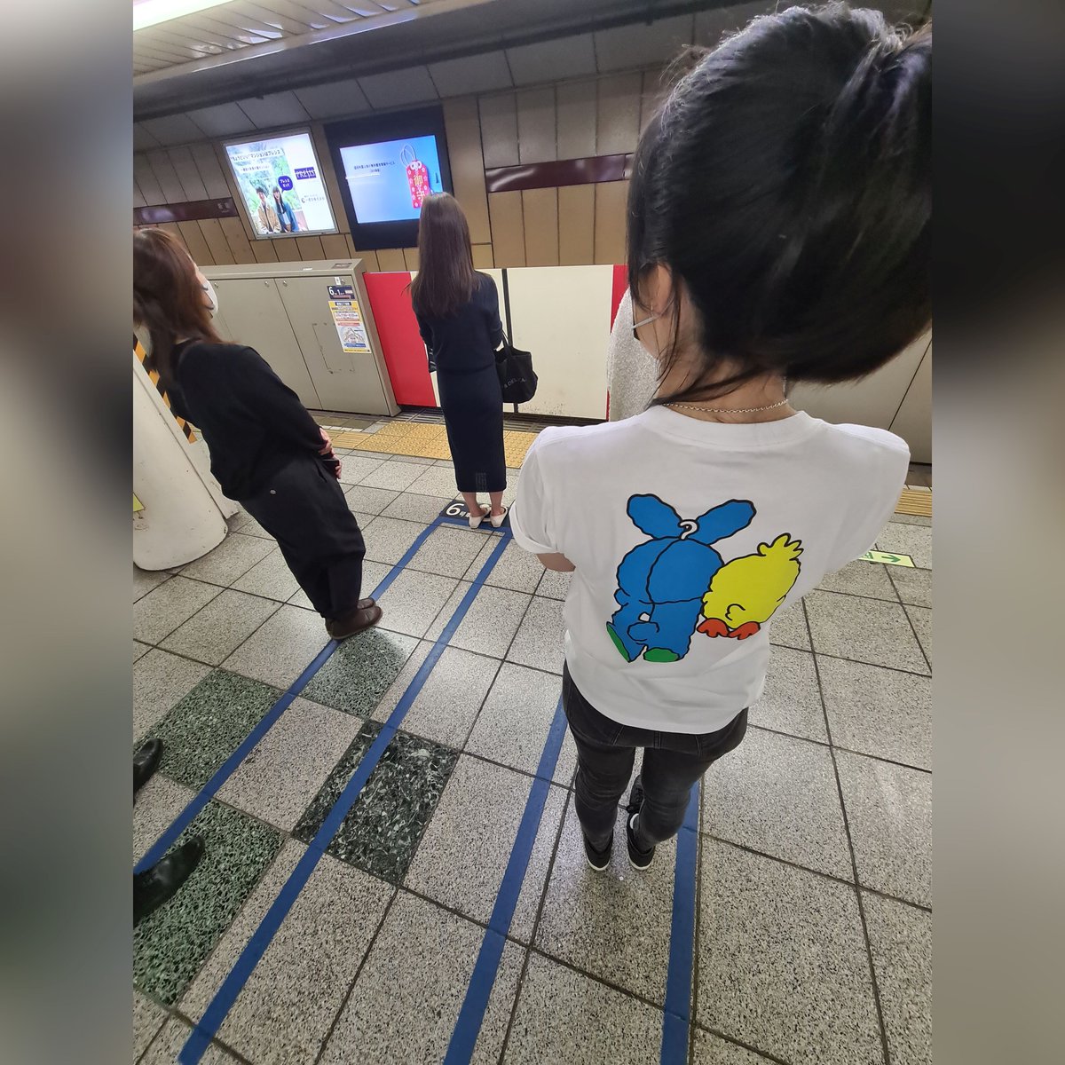 Taking #publictransportation was an absolutely joy in #Japan, not only because buses and trains left exactly on time every time (allowing you to plan accordingly), but because Japanese society embraced line-based queuing. No pushing, no shoving, wait in your line and get on. <3