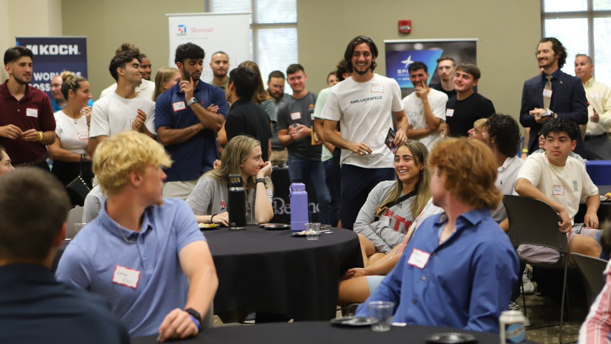 NewmanU's tweet image. The biggest business mixer yet! 💼 Last night, grad and undergrad students of the #NewmanU School of Business &amp;amp; Technology met with alumni, regional employers and friends of the university for food, conversation and even door prizes!

#BusinessMixer #WichitaKansas
