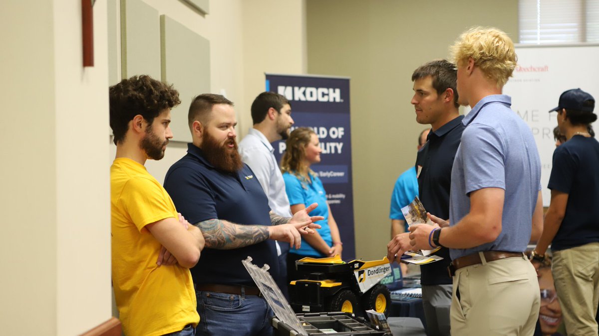NewmanU's tweet image. The biggest business mixer yet! 💼 Last night, grad and undergrad students of the #NewmanU School of Business &amp;amp; Technology met with alumni, regional employers and friends of the university for food, conversation and even door prizes!

#BusinessMixer #WichitaKansas