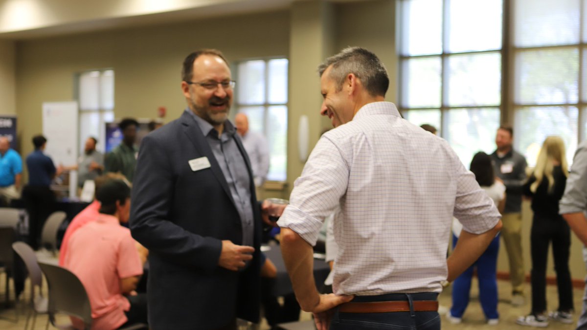 NewmanU's tweet image. The biggest business mixer yet! 💼 Last night, grad and undergrad students of the #NewmanU School of Business &amp;amp; Technology met with alumni, regional employers and friends of the university for food, conversation and even door prizes!

#BusinessMixer #WichitaKansas