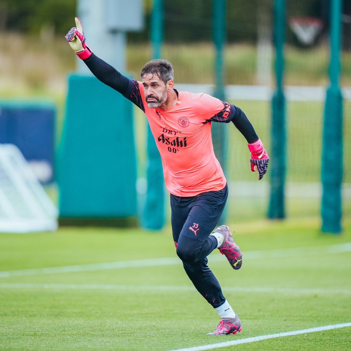 mcfc_lads's tweet image. 🚨 BREAKING: Scott Carson scored a last minute winning goal in training earlier today.