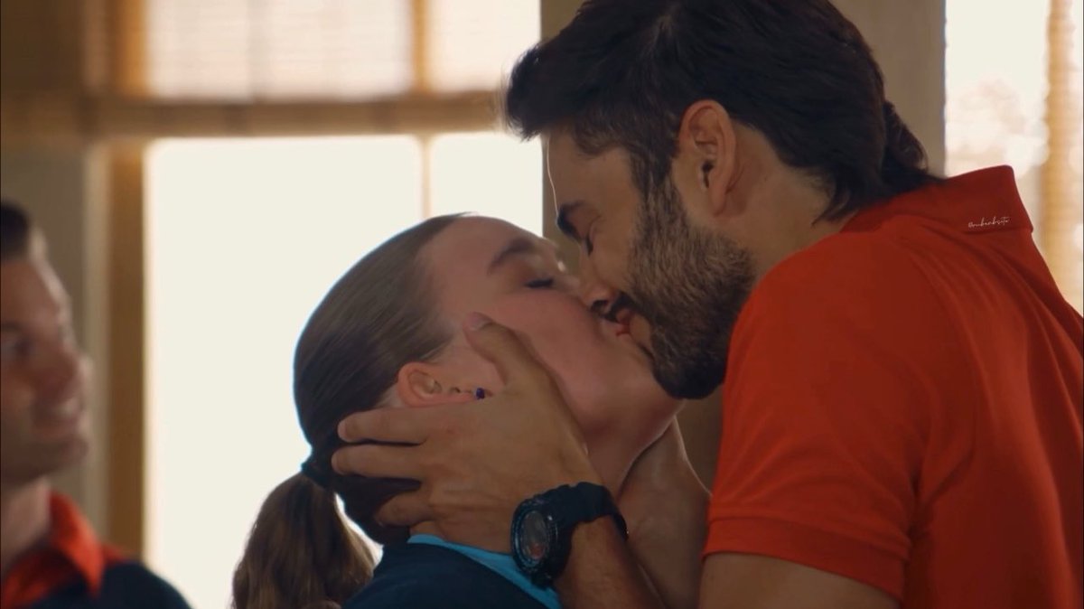 rubenbsite's tweet photo. El beso que todos estábamos esperando #MíaEsLaVenganza ❤️

@rubenbernalvera #rubénbernal #seriediaria #mediaset #aleamedia https://t.co/SytyfgKBvT