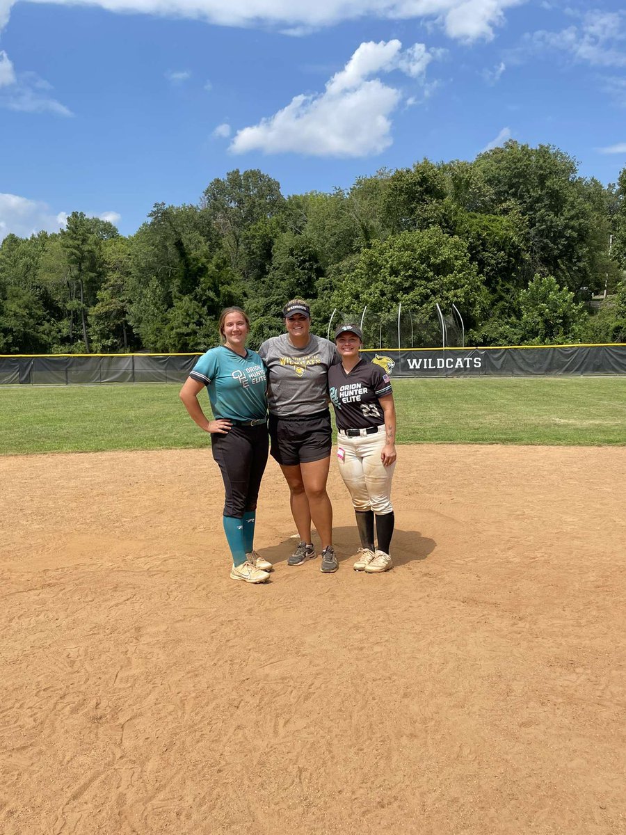 Mimi33517024's tweet photo. Thank you @RandolphSB for hosting a great camp! I loved working with the coaches and meeting the players. @Kazdynn @Nina_G_2025 @OHE_18U_Kaz https://t.co/blVwIaE2KK