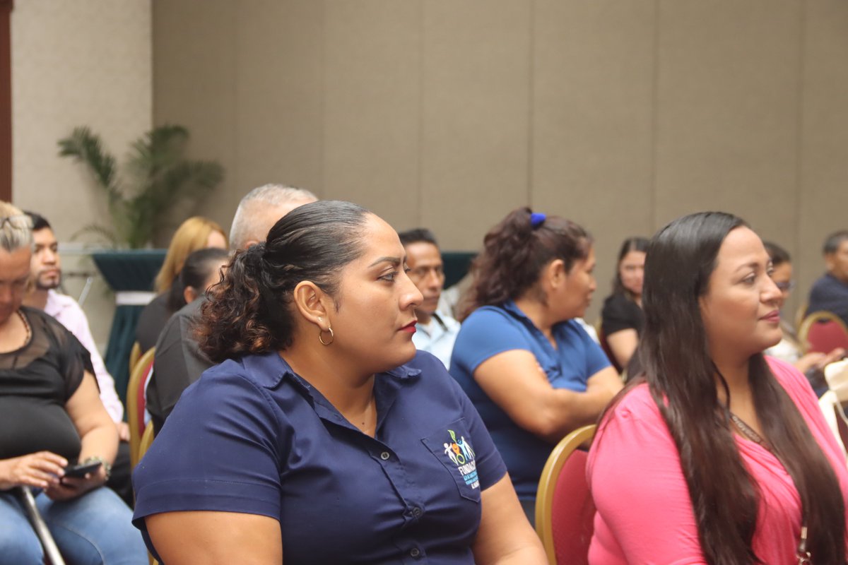 PDDHElSalvador's tweet photo. En representación de #ProcuradoraDDHH @RaqueldeGuevara, la #AdjuntaDESC Yanira Díaz participó del lanzamiento de la Mesa de Personas Expertas de Derechos de Personas con Discapacidad #MEPEX, gracias a la gestión de #EducAid en coordinación con la Agencia Italiana de Cooperación. https://t.co/gnNaLcHg0T
