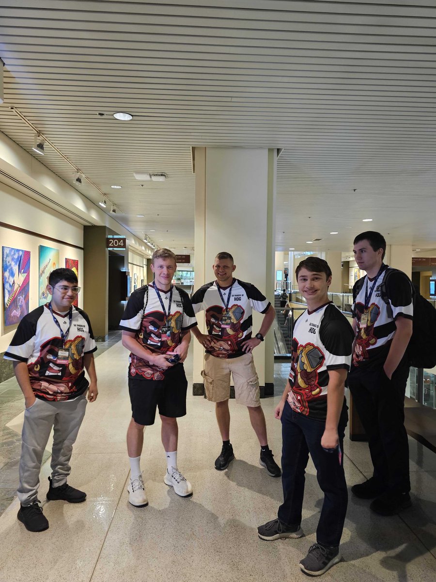 Guess who we found! #50ShadesOfHog rocking their awesome jersey! Can we get a "HOG RIDAAAAA" ? 🔥

#SnapdragonProSeries