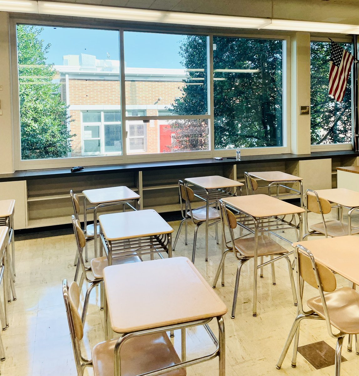 principal_BMS's tweet photo. The transformation is incredible! BMS looking amazing inside and out! Can’t wait to welcome everyone back! #bmspride #letmeupgradeyou https://t.co/jDxb9v5vi8