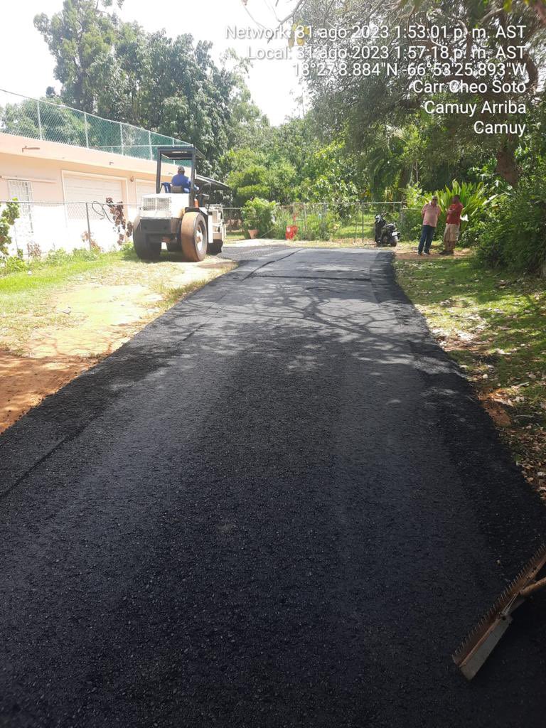 gabrielhr51's tweet photo. Seguimos asfaltando en el Barrio Camuy Arriba como parte del programa Calles Seguras.
#ProyectoCallesSeguras https://t.co/0KoTZeuWHP
