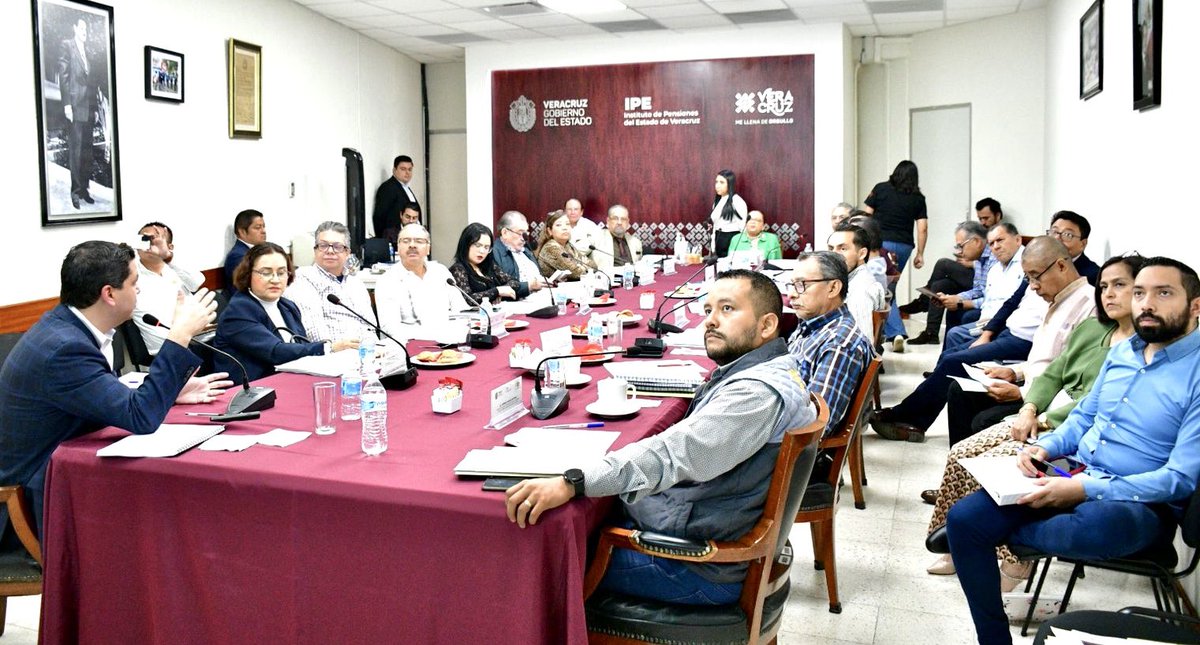 SNTE56Veracruz's tweet photo. La Sección 56 del SNTE presente en la Tercera Sesión Ordinaria del Consejo Directivo 2023 del Instituto de Pensiones: Decisiones Clave para el Futuro

Nota completa:
https://t.co/idla1181EN

#𝙎𝙤𝙮𝙎𝙉𝙏𝙀56 🟠
#𝗟𝗮𝗨𝗻𝗶𝗱𝗮𝗱𝗡𝘂𝗲𝘀𝘁𝗿𝗮𝗙𝗼𝗿𝘁𝗮𝗹𝗲𝘇𝗮 🙋🙋‍♂️ ✅ https://t.co/4vq5Ofwcmr