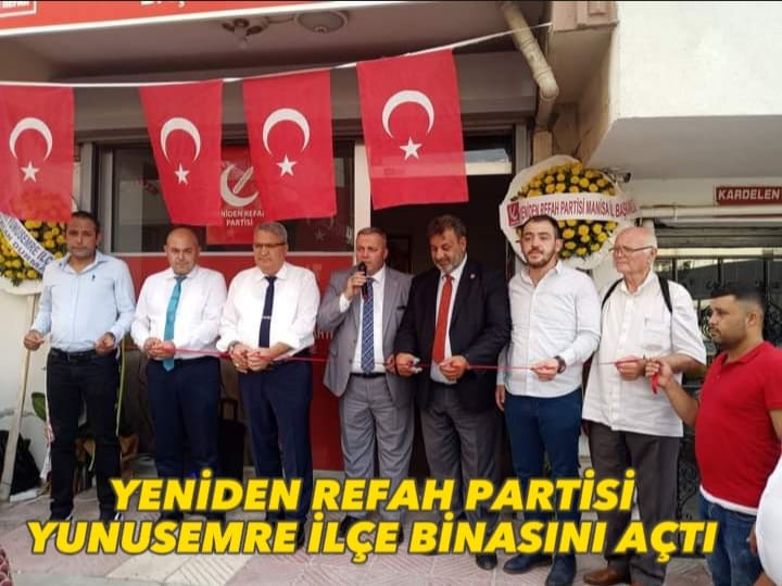 Yeniden Refah Partisi Manisa Yunusemre ilçe başkanlığı aşure ikramı ve dualar eşliğinde açıldı.

Yeniden Refah Partisi Yunusemre ilçe başkanlığının açılışına Yunusemre belediye Başkanı Mehmet Çerçi, YRP Ege bölge başkanı  Cafer Azaklı ,YRP İl başkanı Hakan Lelebaş katıldı.