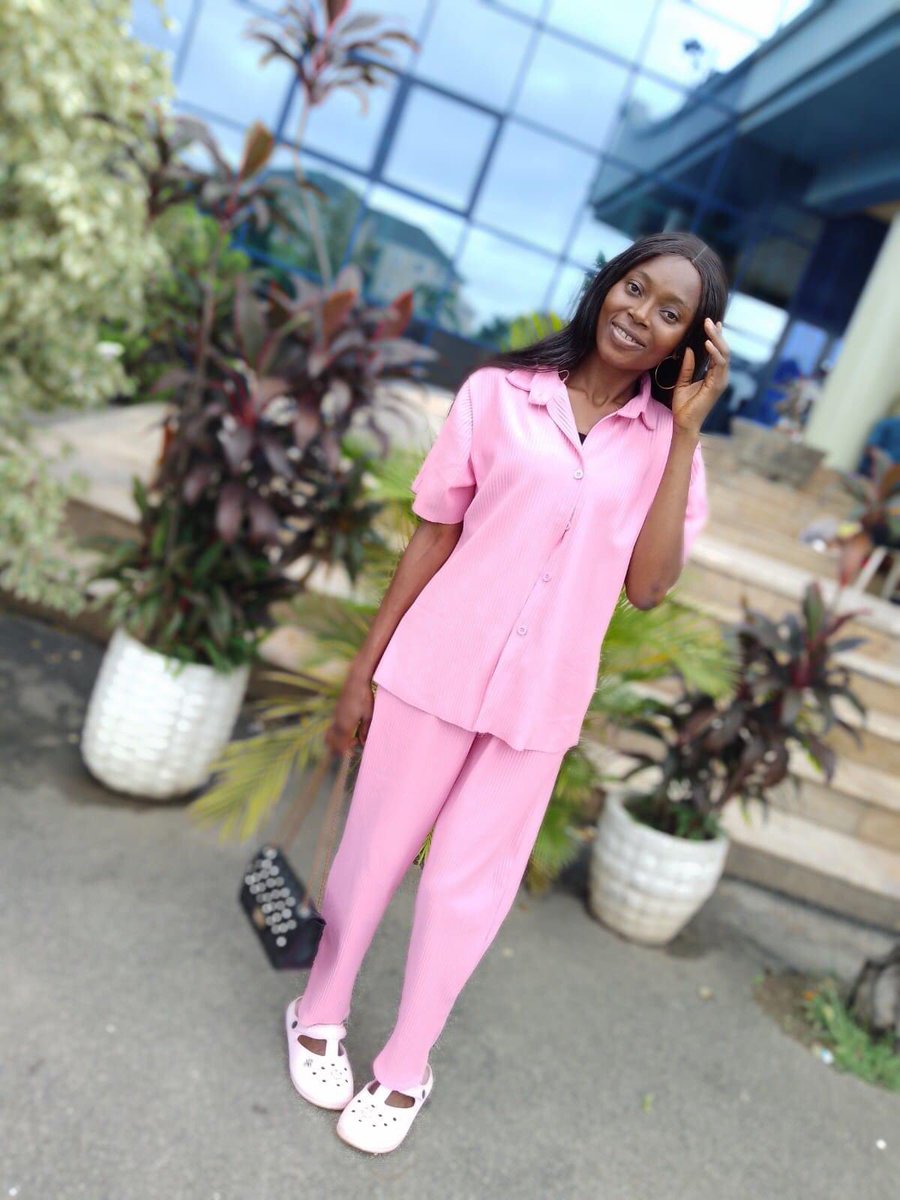 Hbright01's tweet photo. Pinky gurl https://t.co/NixtA2Wtjo