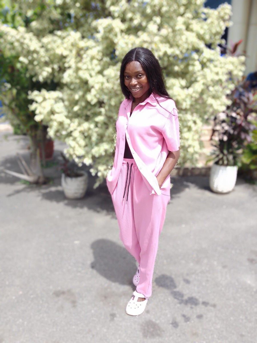 Hbright01's tweet photo. Pinky gurl https://t.co/NixtA2Wtjo