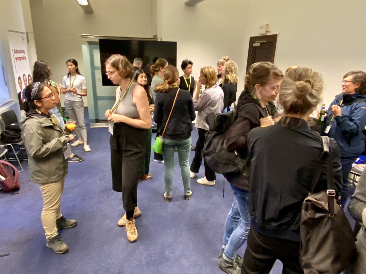 Good times at the Women in Economic Geography social at #RGSIBG23, meeting old and new faces. Big thanks to organisers: @jessaloomis, @_Mia_Gray, @feliciahmliu, @_AmyHorton and sponsors: @economyandspace @CamJRES @GFG_RGSIBG @rgs_egrg