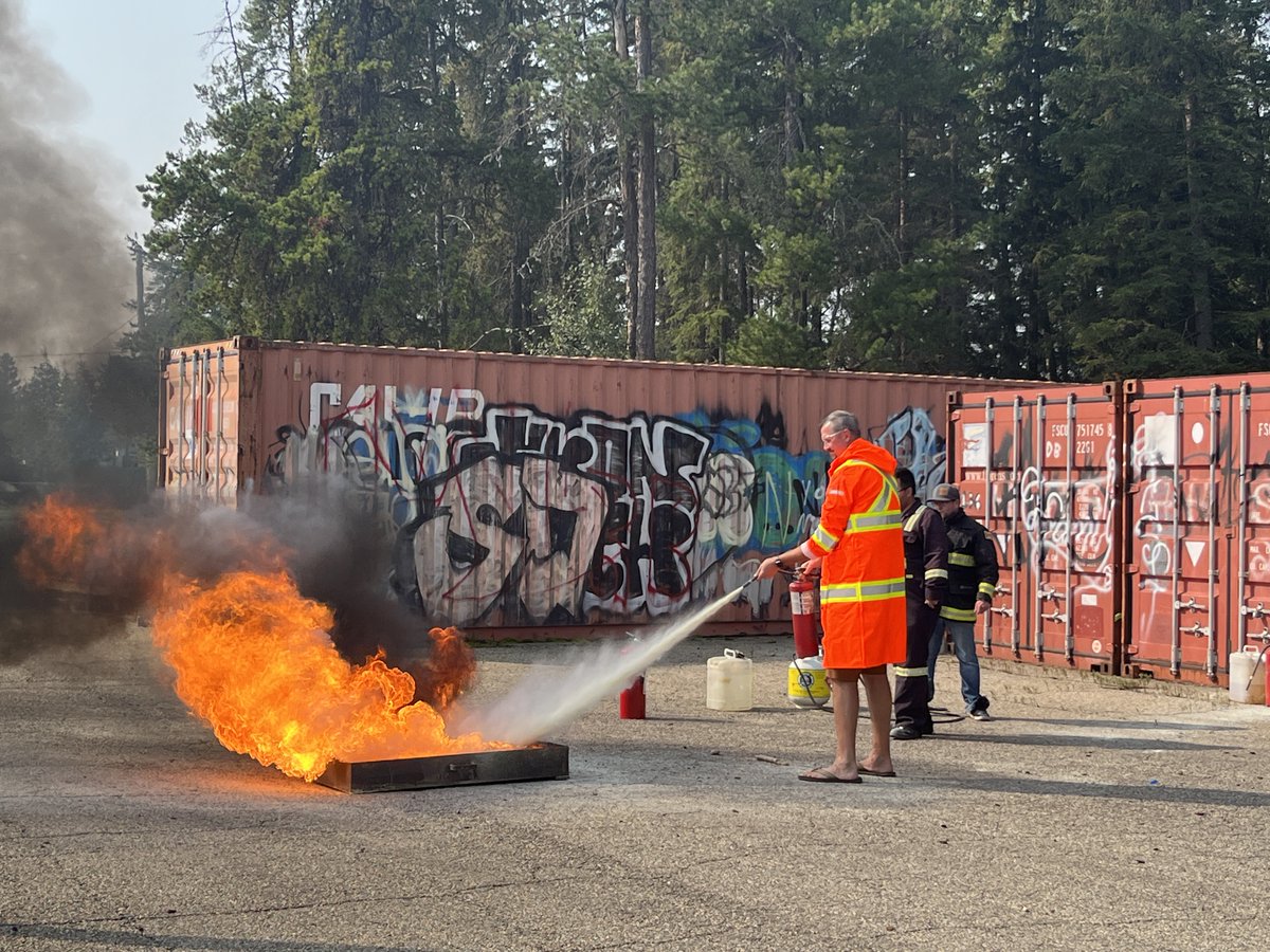 📗Fire Extinguisher Safety with #ngps10 Facilities Director Randy Lovich and Alexander Safety!
#sessionspotlight #whatwelearn #howweserve #communityofaction #PDday #vision #tools #awareness #strategies #networks #together #learnersaresupported