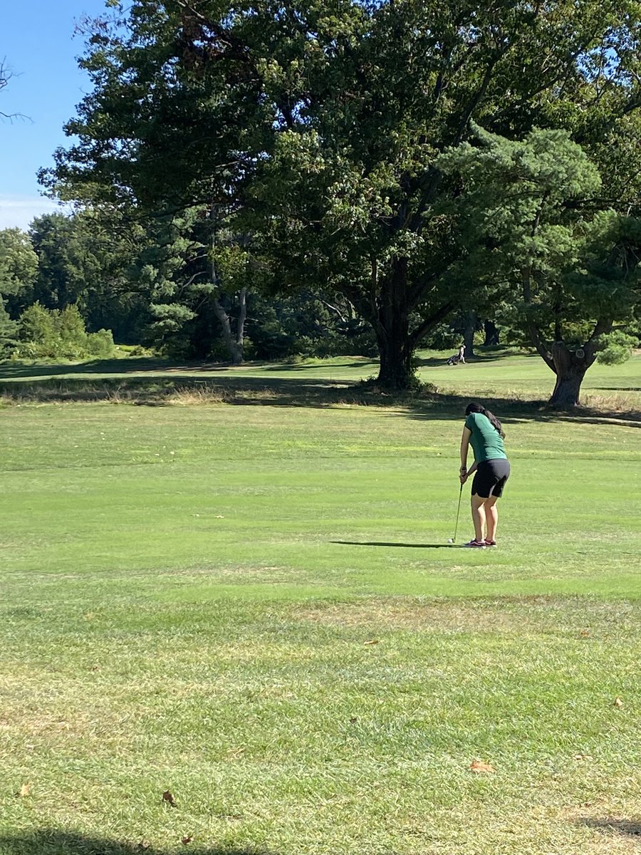 FOREjfkgolf's tweet photo. Kennedy out here for the first match of the season! #GoLowCavs! @athletics_jfk @_JFKPrincipal https://t.co/MmJAAgYTZV