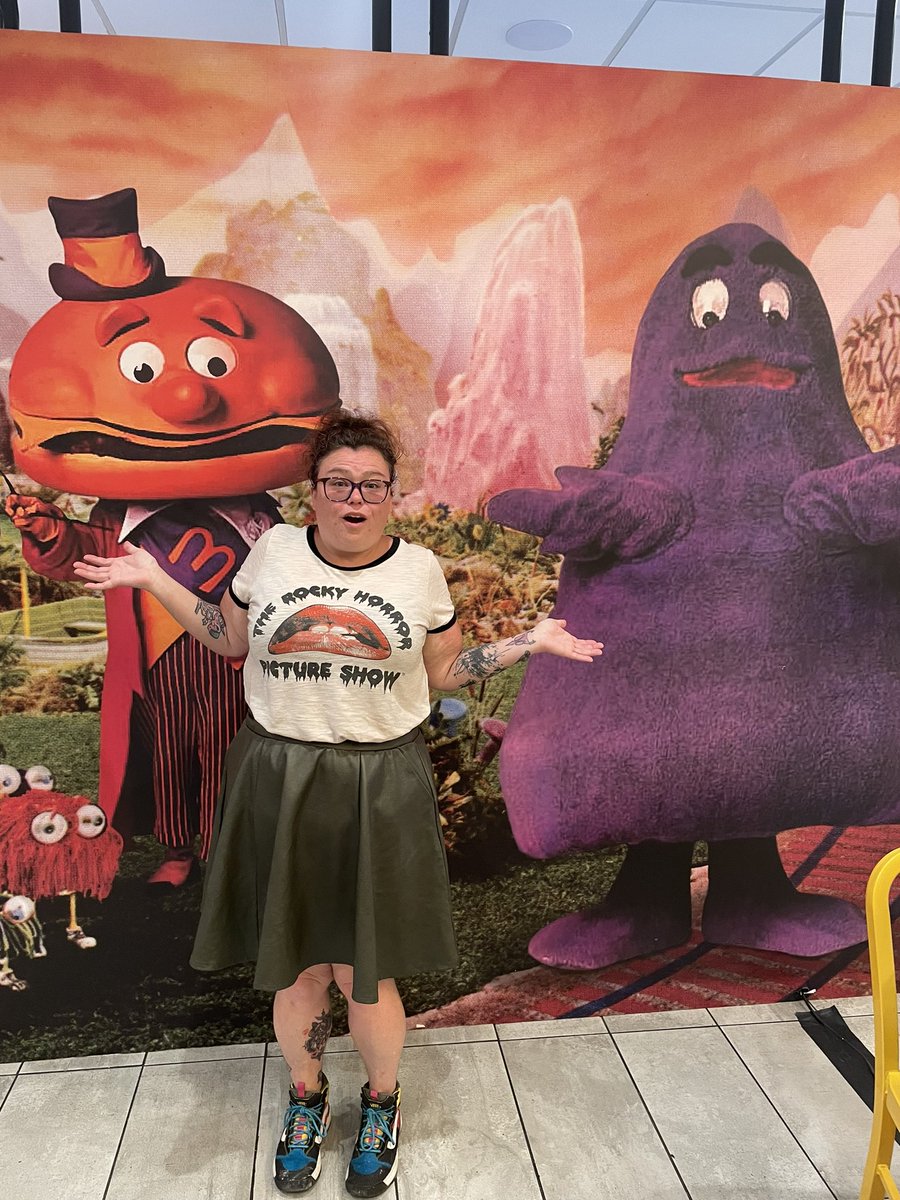 Kaylar026's tweet photo. #tbt @LokiOfficial @McDonalds https://t.co/497EndVssp