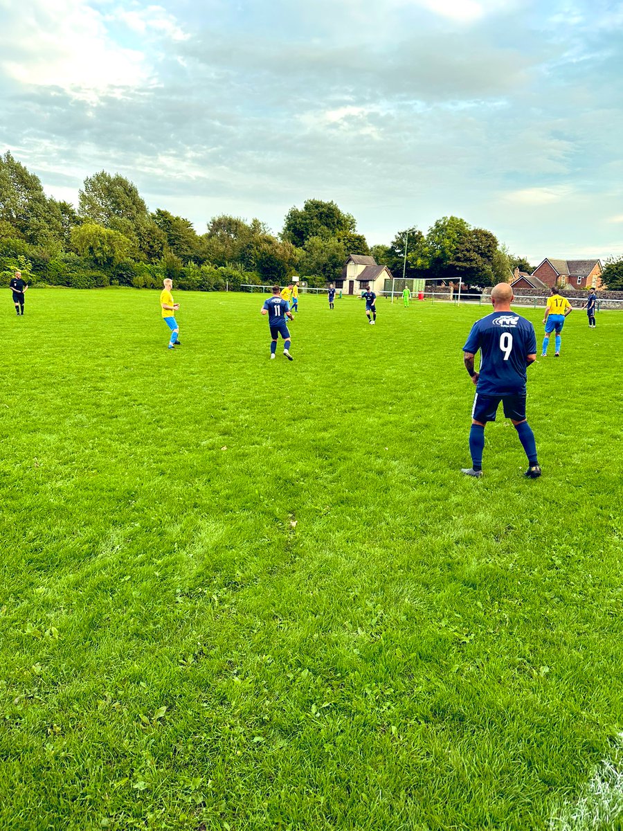 Div 1
Club 2-0 Washington Westwood

⚽️ &amp; ⭐️ MOM Andrew Jones 🔝🗑️🚀 
⚽️ Lamin Bojang

Fully deserved 3 points. Simples.

#UTB | 🟦🟥