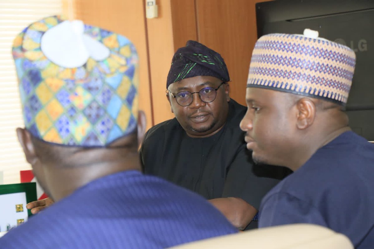 modisalihijo's tweet photo. Earlier today, my colleagues and I @TheREANigeria officially briefed the newly appointed Honourable Minister of Power, Chief Adebayo Adelabu, and the Permanent Secretary, Federal Ministry of Power, Mr. Tope Fashedemi on the mandate of the Agency, the implementation of its various programmes as well as milestones achieved so far on the nation’s journey towards sustainable energy access.