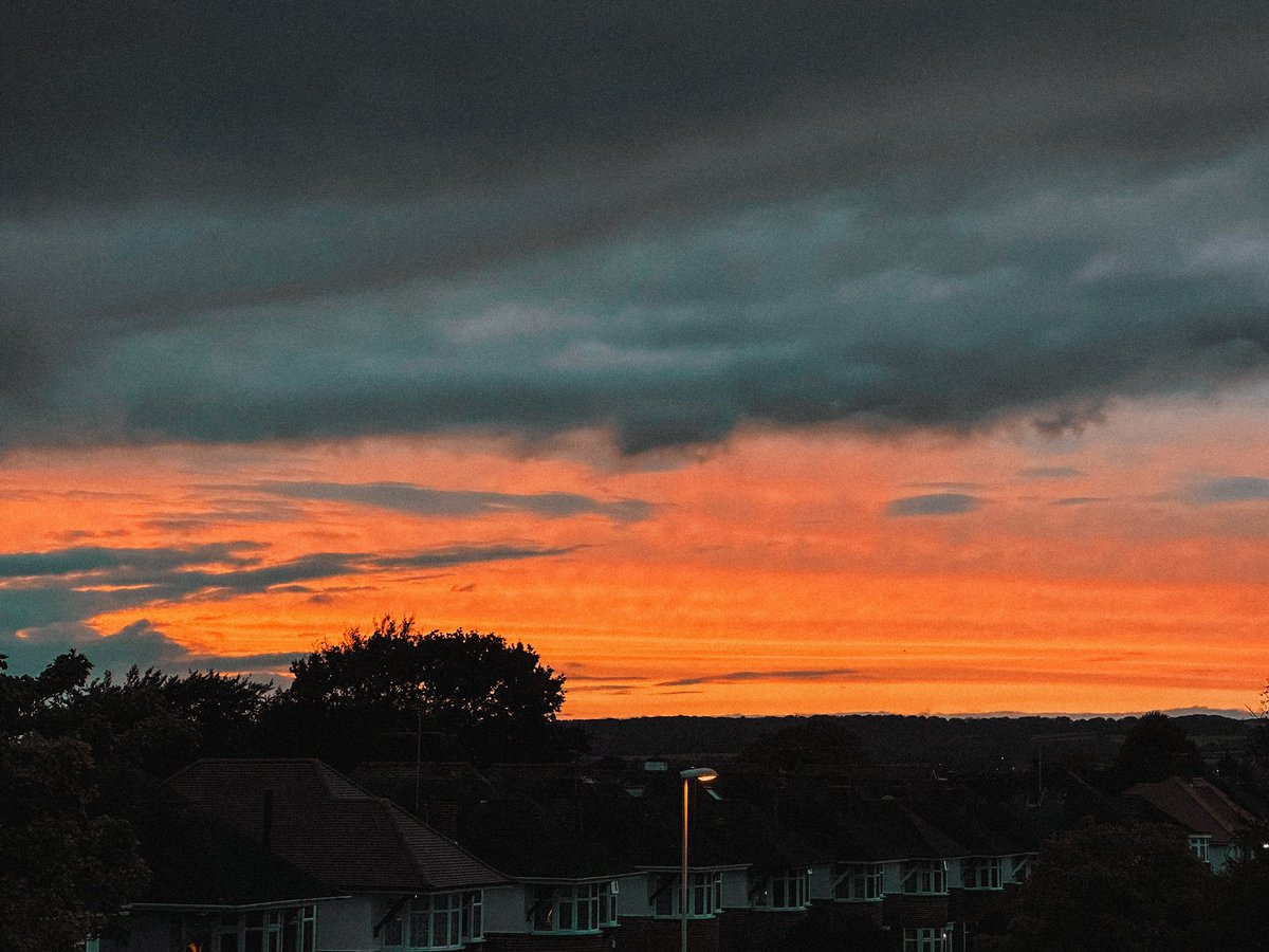 cbalice's tweet photo. Just give me a pretty #sunset and I’m happy 🧡 https://t.co/macVWNxewD